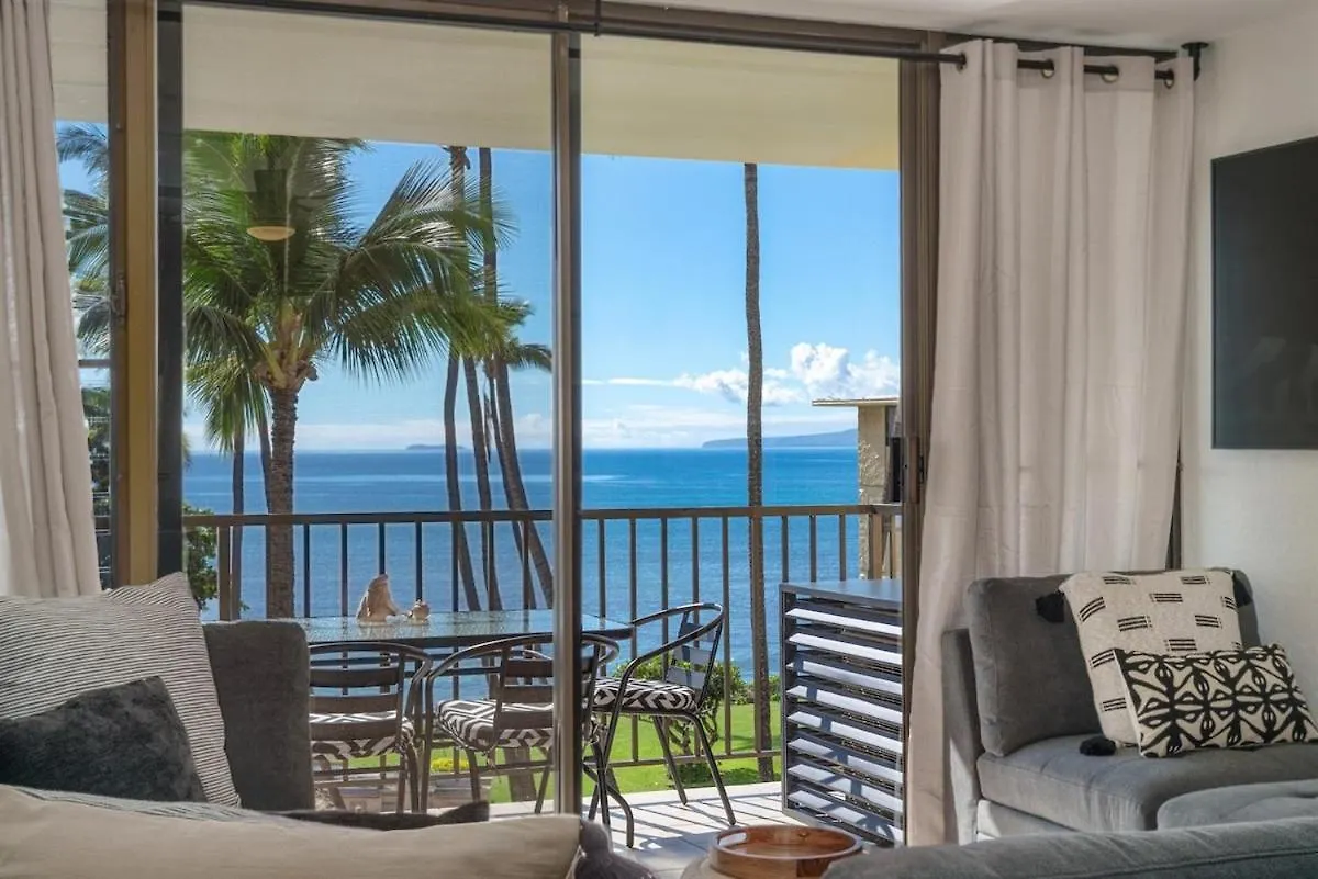 Chic Condo— Renovated & Refurnished 2023 / 2024 contacts
