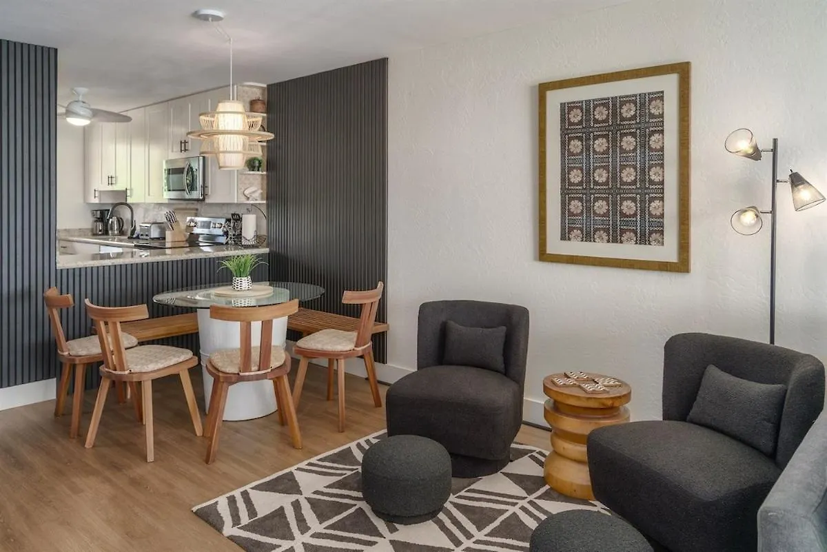 Chic Condo— Renovated & Refurnished 2023 / 2024 Wailuku Holiday home